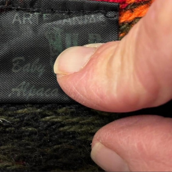 Women's Multicolor Aztec Patterned Cardigan - Picture 7 of 8